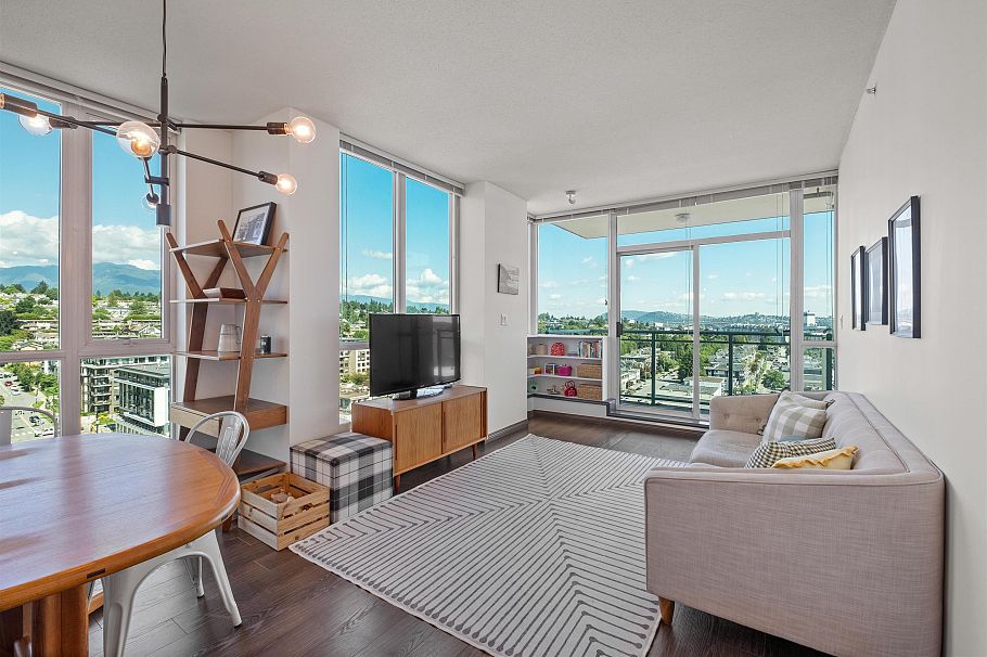 2001 188 E Esplanade North Vancouver, BC - 1