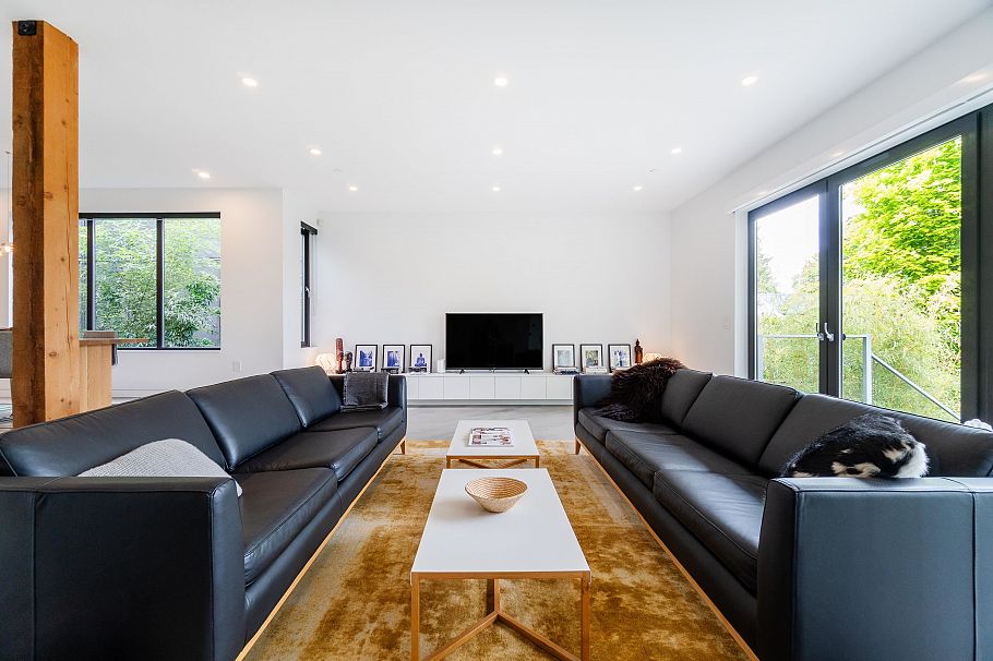 521 E 30th Avenue Vancouver, BC - 9