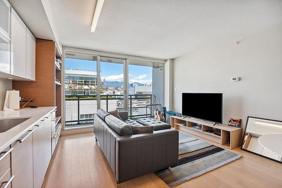 416 1635 West 3rd Avenue Vancouver, BC - 5