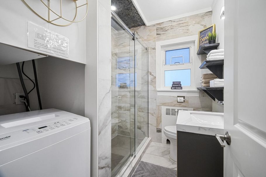 2871 E Pender Street Vancouver, BC - 9