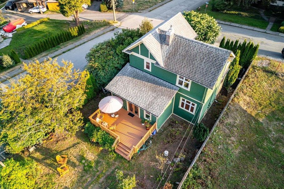 848 E 6th Street North Vancouver, BC - 35