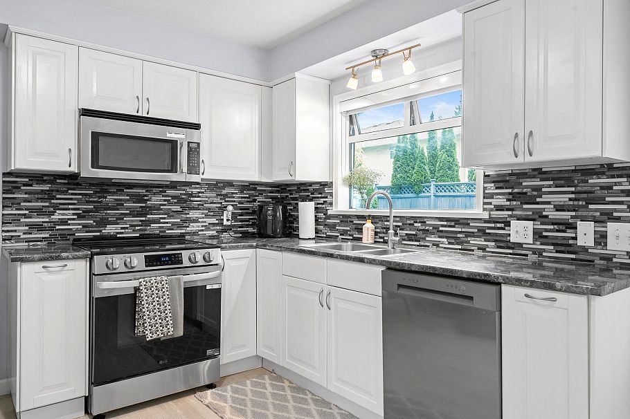 3020 Thorncliffe Drive North Vancouver, BC - 11