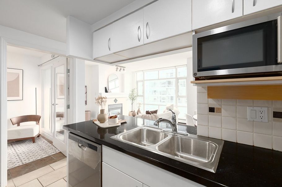 1907 1199 Marinaside Crescent Vancouver, BC - 14