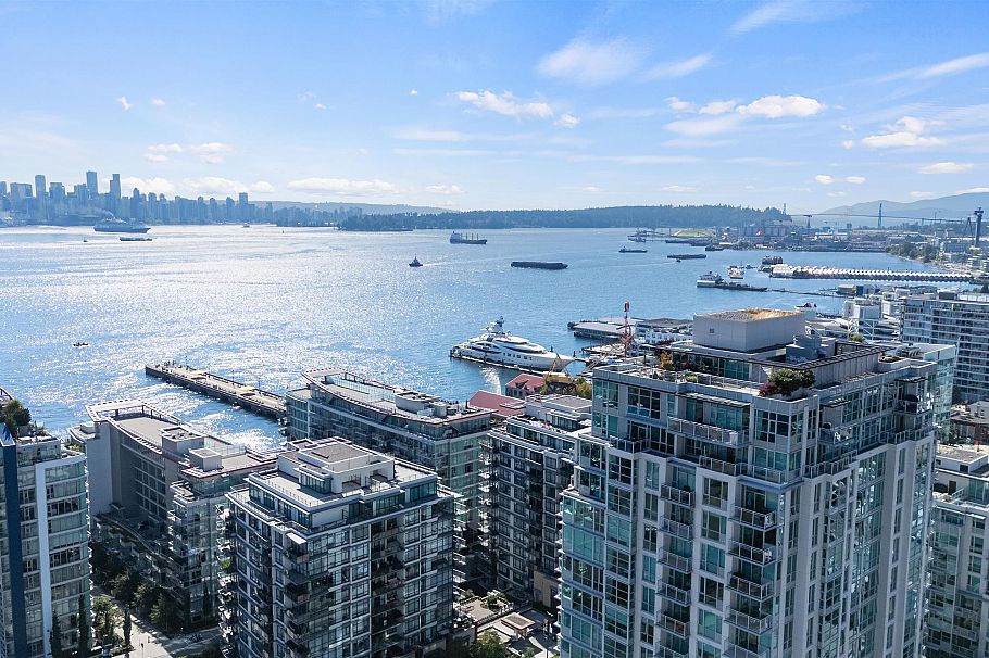 2001 188 E Esplanade North Vancouver, BC - 28