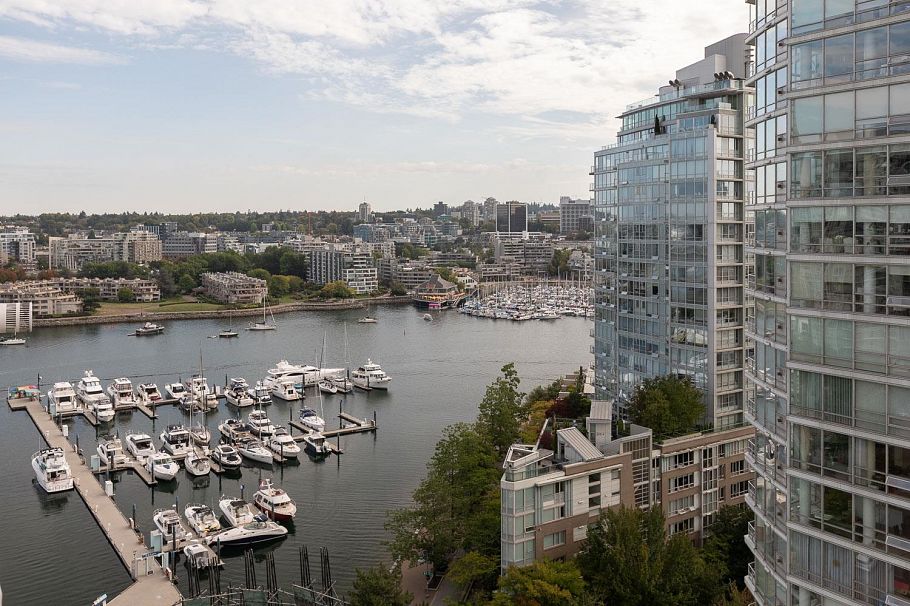 1907 1199 Marinaside Crescent Vancouver, BC - 24