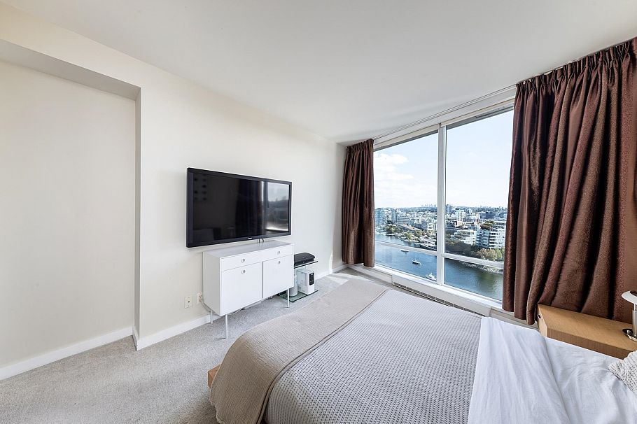 2501 8 Smithe Mews Vancouver, BC - 19