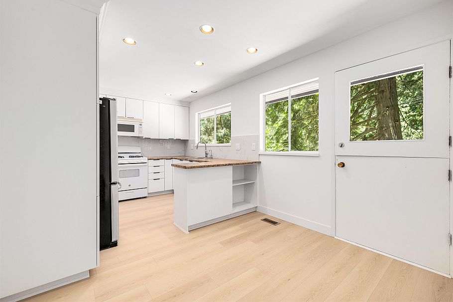 4755 Cove Cliff Road North Vancouver, BC - 10