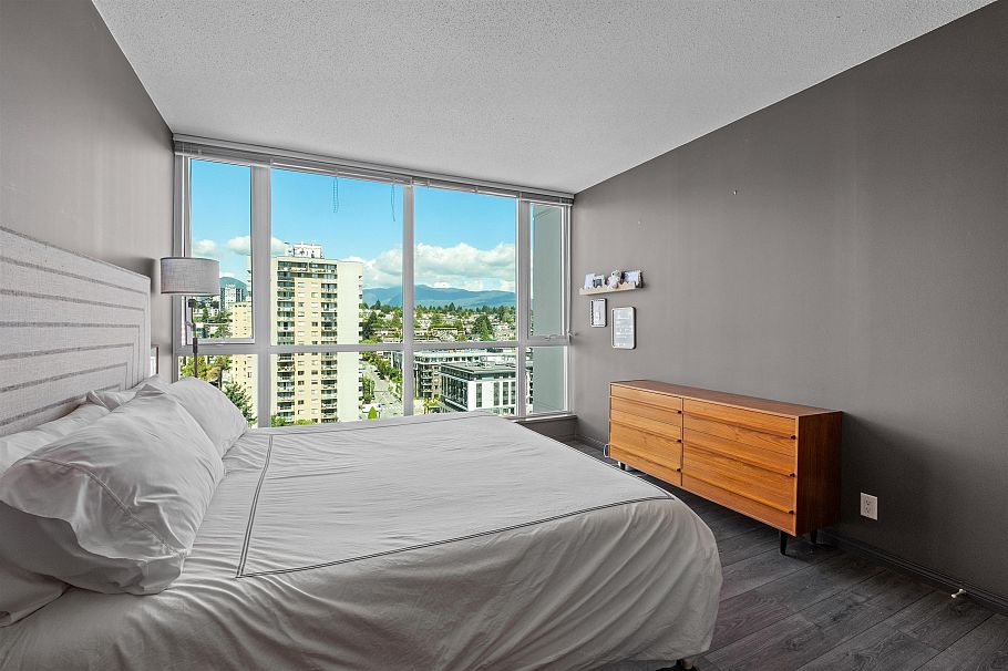 2001 188 E Esplanade North Vancouver, BC - 16