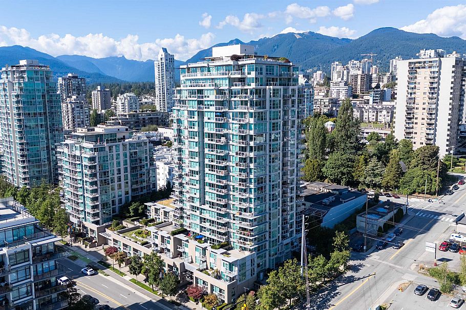 2001 188 E Esplanade North Vancouver, BC - 32