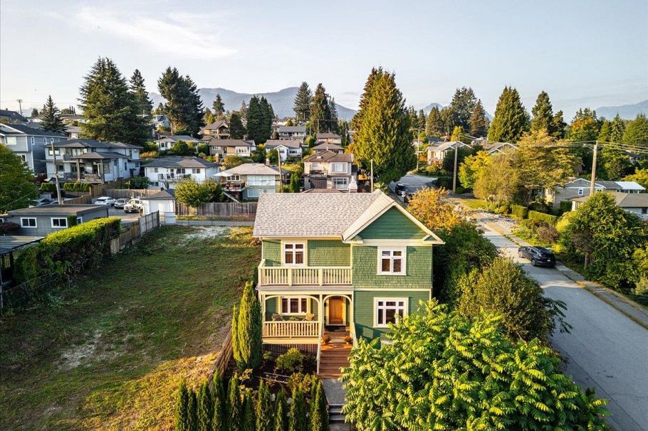 848 E 6th Street North Vancouver, BC - 32