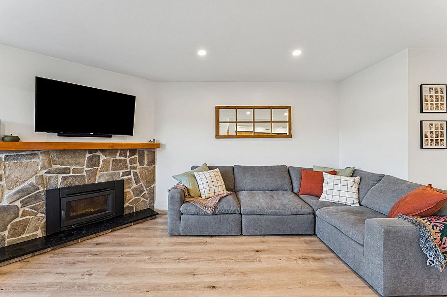 1053 Old Lillooet Road North Vancouver, BC - 12