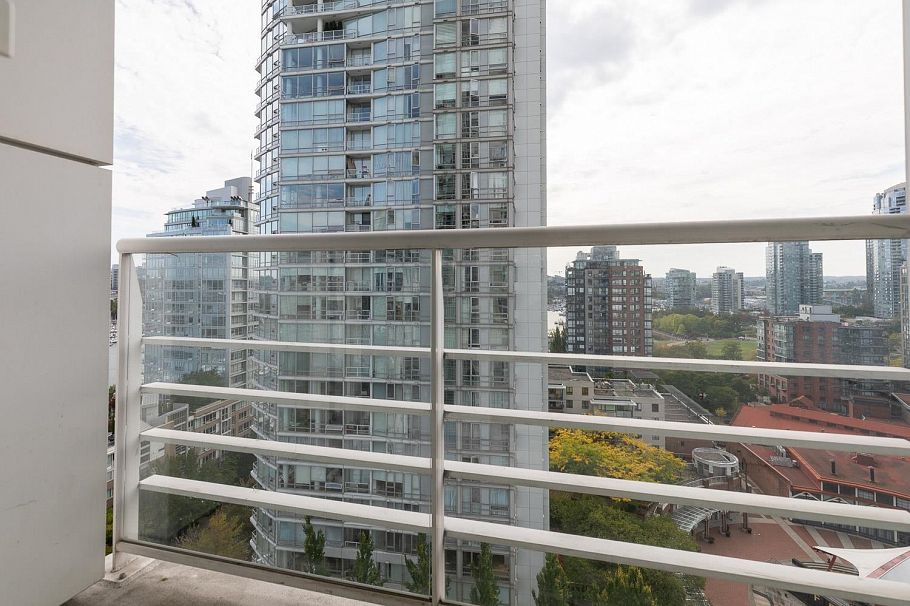 1907 1199 Marinaside Crescent Vancouver, BC - 26