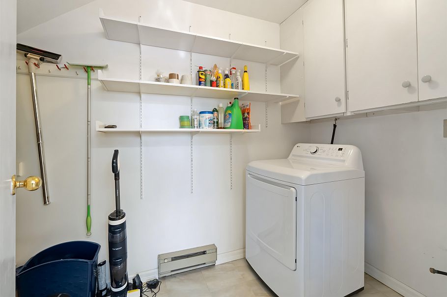 8489 French Street Vancouver, BC - 21