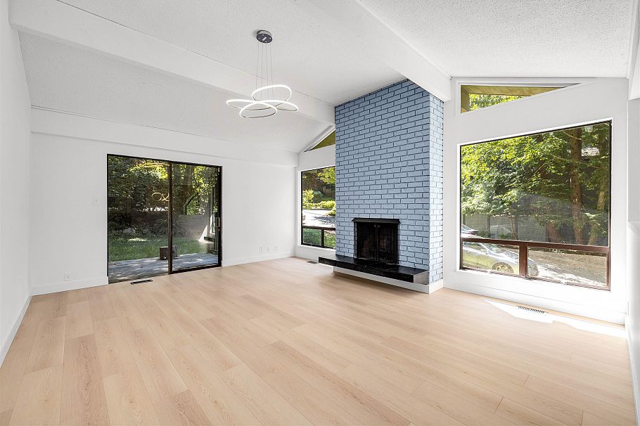 4755 Cove Cliff Road North Vancouver, BC - 3