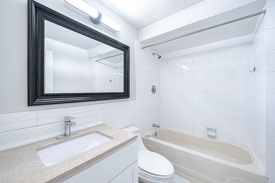 3435 St. Georges Avenue North Vancouver, BC - 38