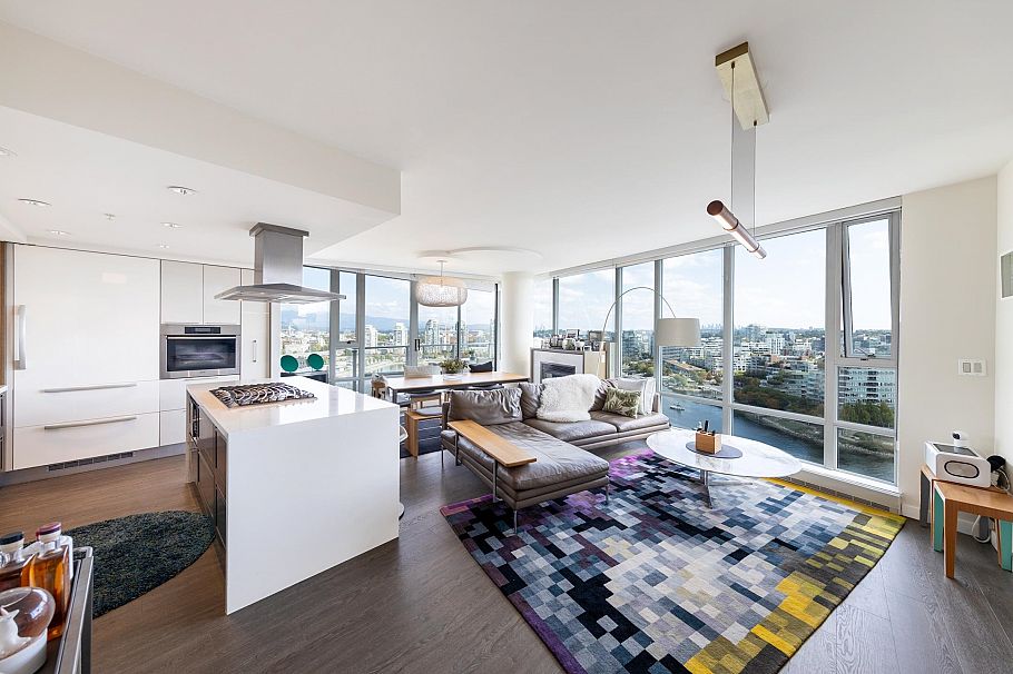 2501 8 Smithe Mews Vancouver, BC - 4