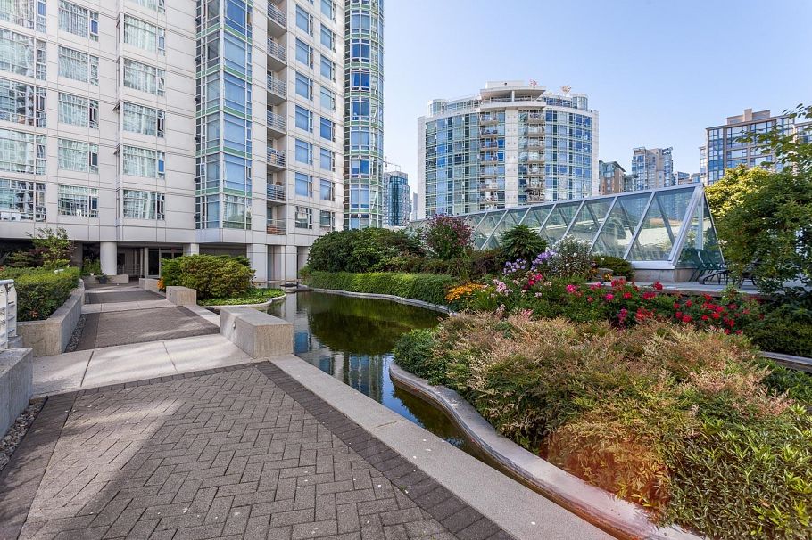 1907 1199 Marinaside Crescent Vancouver, BC - 33