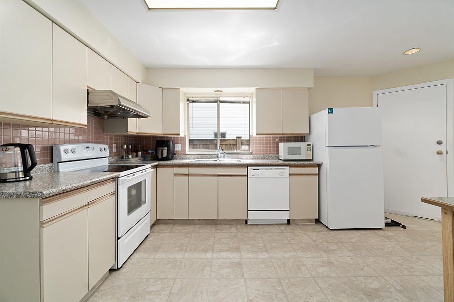 8489 French Street Vancouver, BC - 17