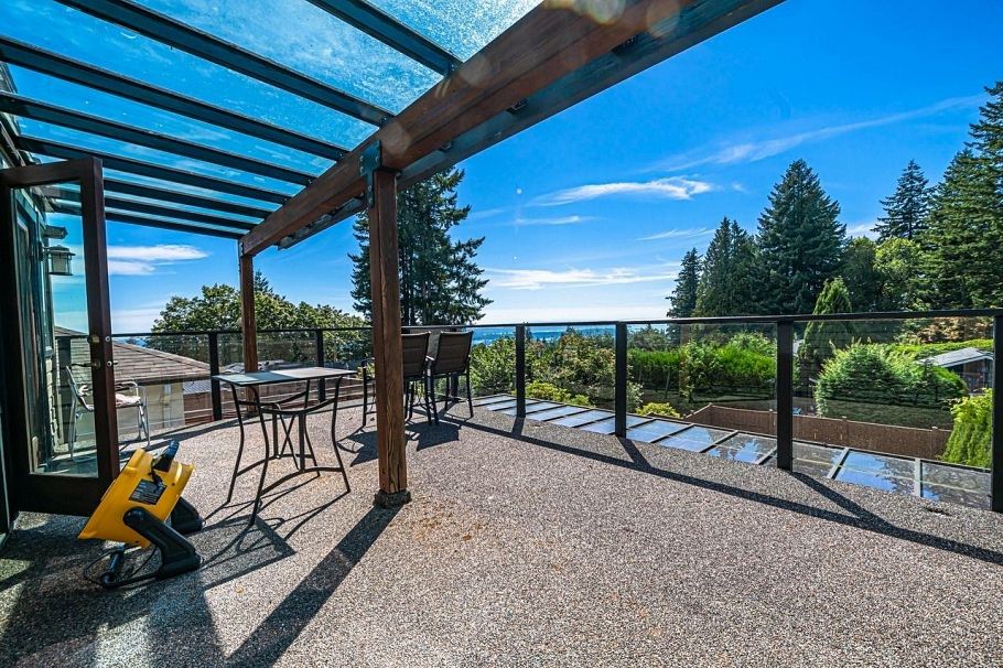 3435 St. Georges Avenue North Vancouver, BC - 4