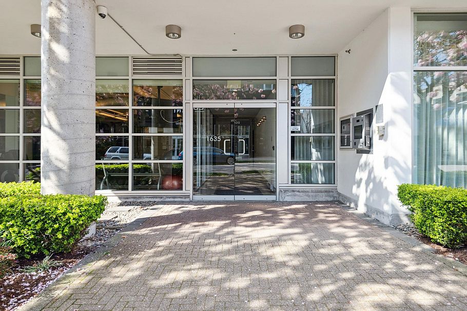 416 1635 West 3rd Avenue Vancouver, BC - 2