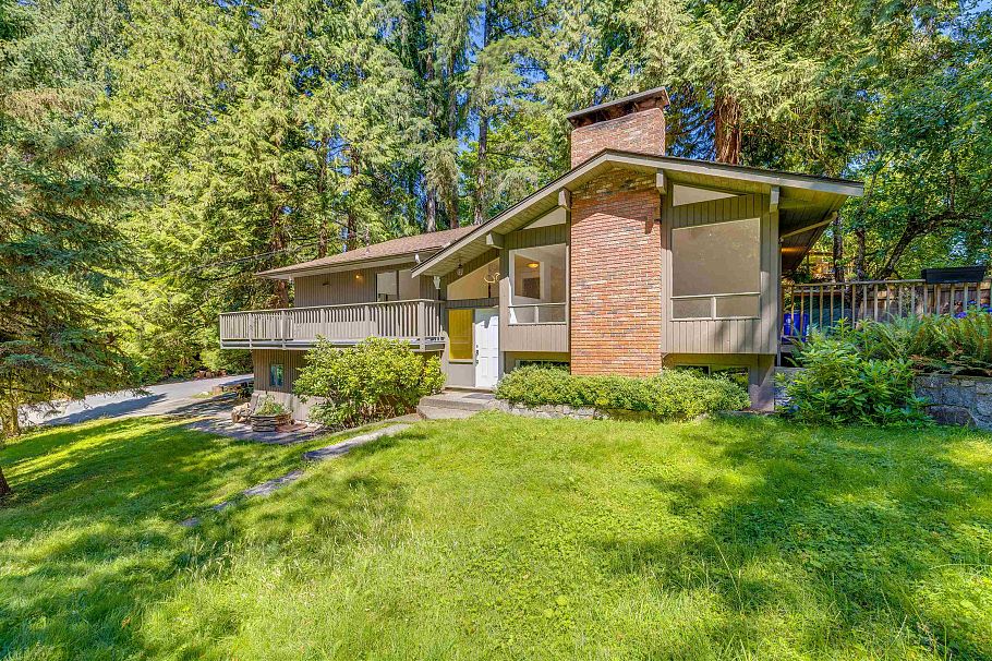 4755 Cove Cliff Road North Vancouver, BC - 2