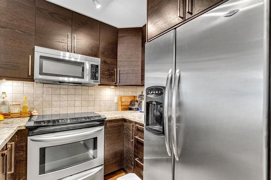 307 876 W 16th Avenue Vancouver, BC - 9