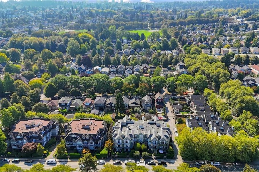 307 876 W 16th Avenue Vancouver, BC - 29