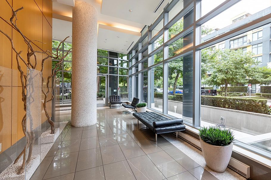 2501 8 Smithe Mews Vancouver, BC - 30