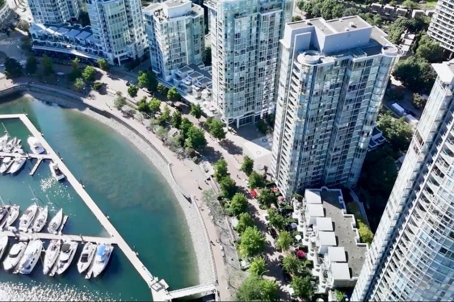 707 1067 Marinaside Crescent Vancouver, BC - 2