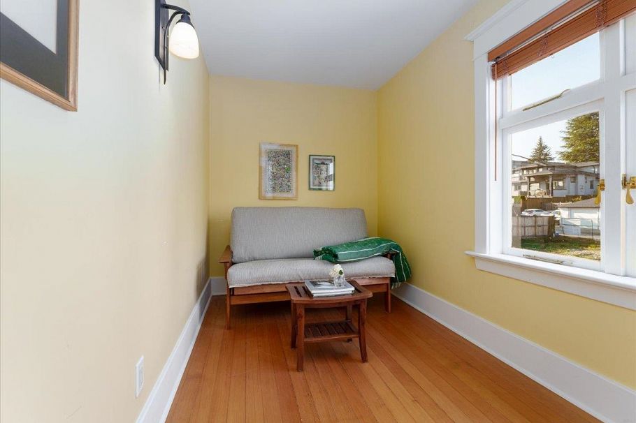 848 E 6th Street North Vancouver, BC - 25