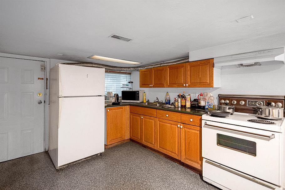 3012 W 14th Avenue Vancouver, BC - 18