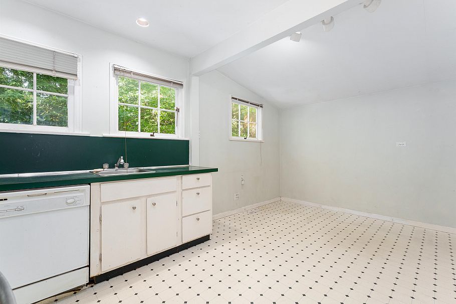 4150 Dollarton Highway North Vancouver, BC - 16