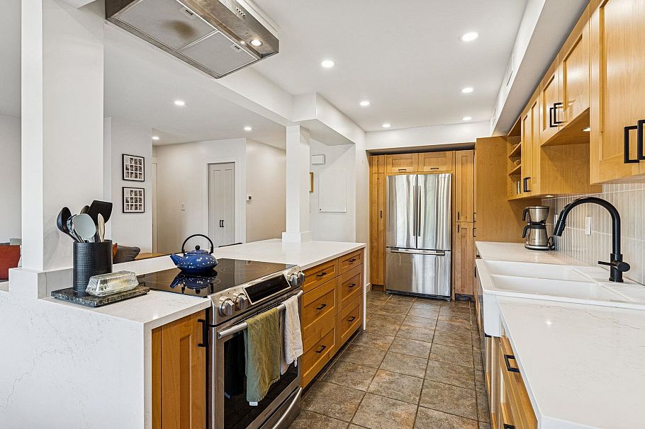 1053 Old Lillooet Road North Vancouver, BC - 4