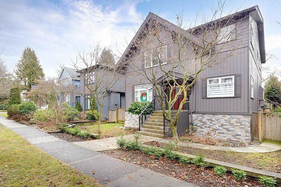 4318 W 11th Avenue Vancouver, BC - 2