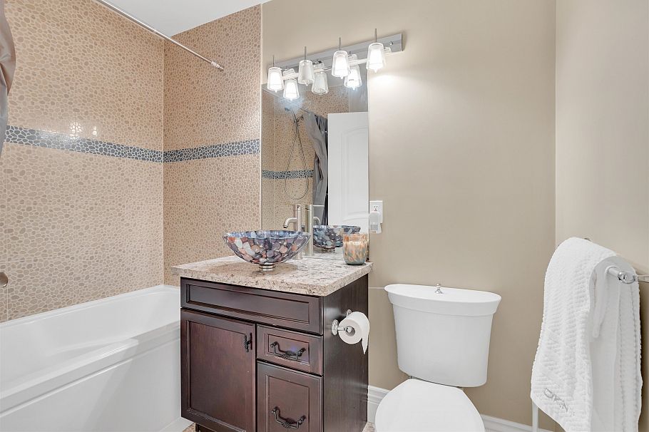 4038 W 33rd Avenue Vancouver, BC - 32