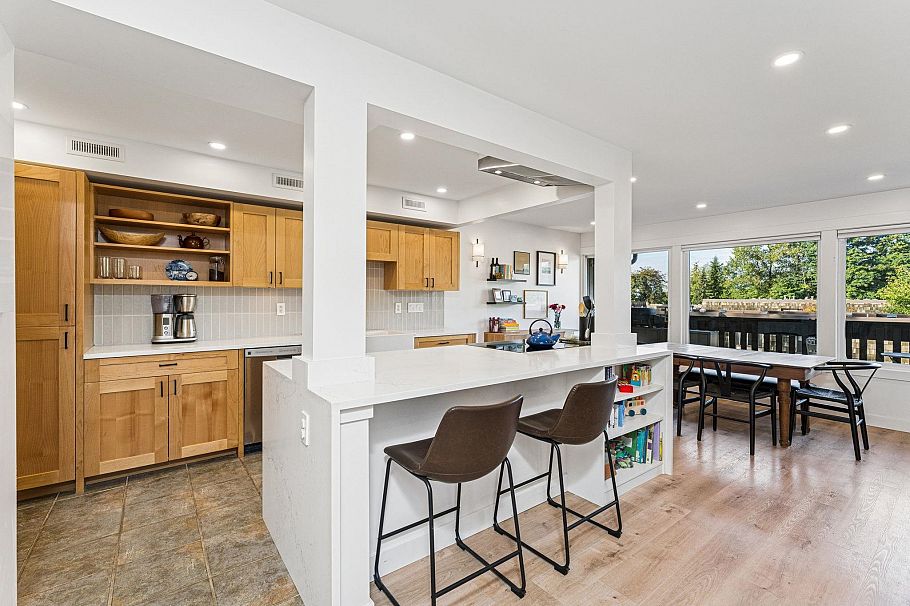 1053 Old Lillooet Road North Vancouver, BC - 1