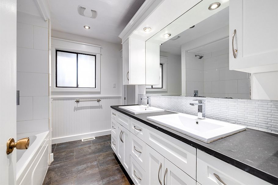 4755 Cove Cliff Road North Vancouver, BC - 18