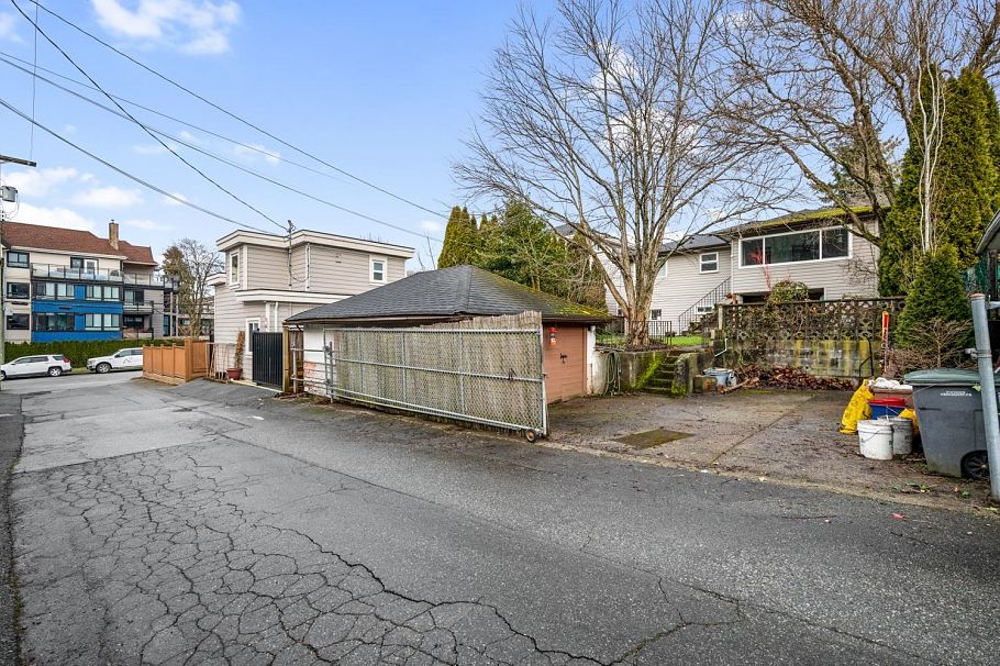 2520 E 8th Avenue Vancouver, BC - 34