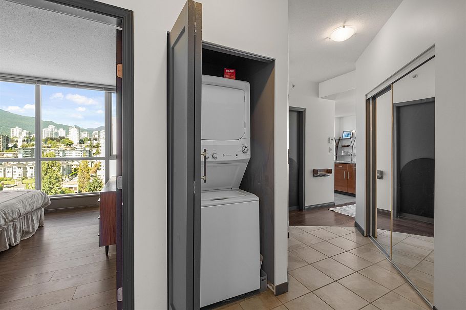 2001 188 E Esplanade North Vancouver, BC - 21