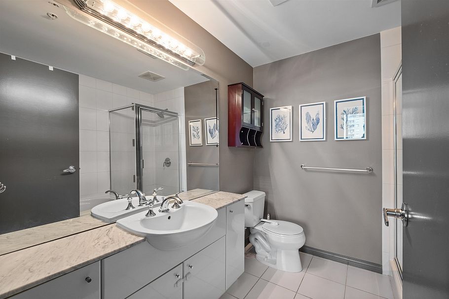 2001 188 E Esplanade North Vancouver, BC - 18