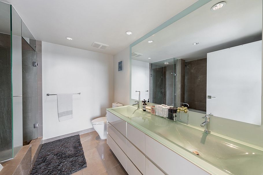 2501 8 Smithe Mews Vancouver, BC - 20