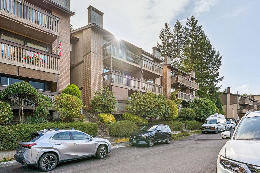 1053 Old Lillooet Road North Vancouver, BC - 26