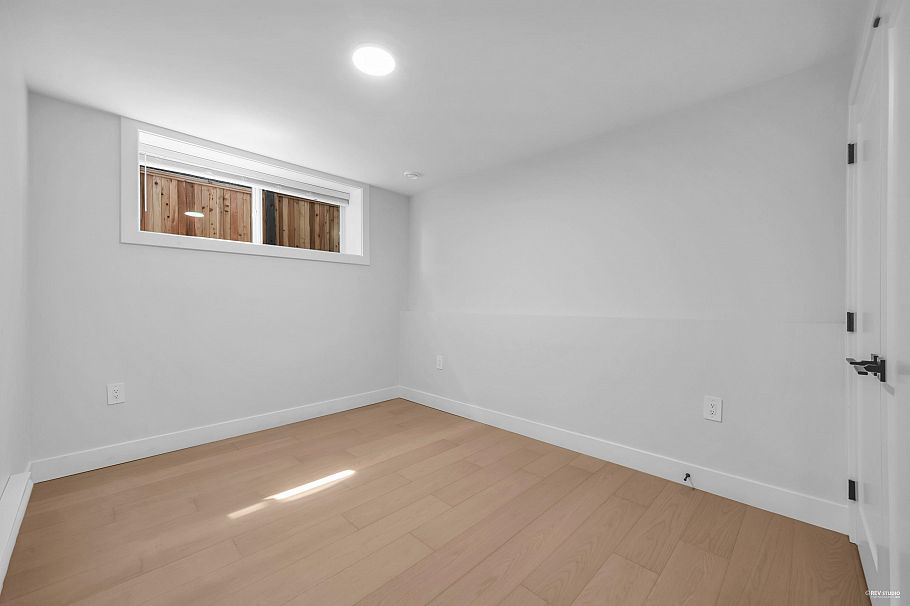 3417 Seaforth Drive Vancouver, BC - 32