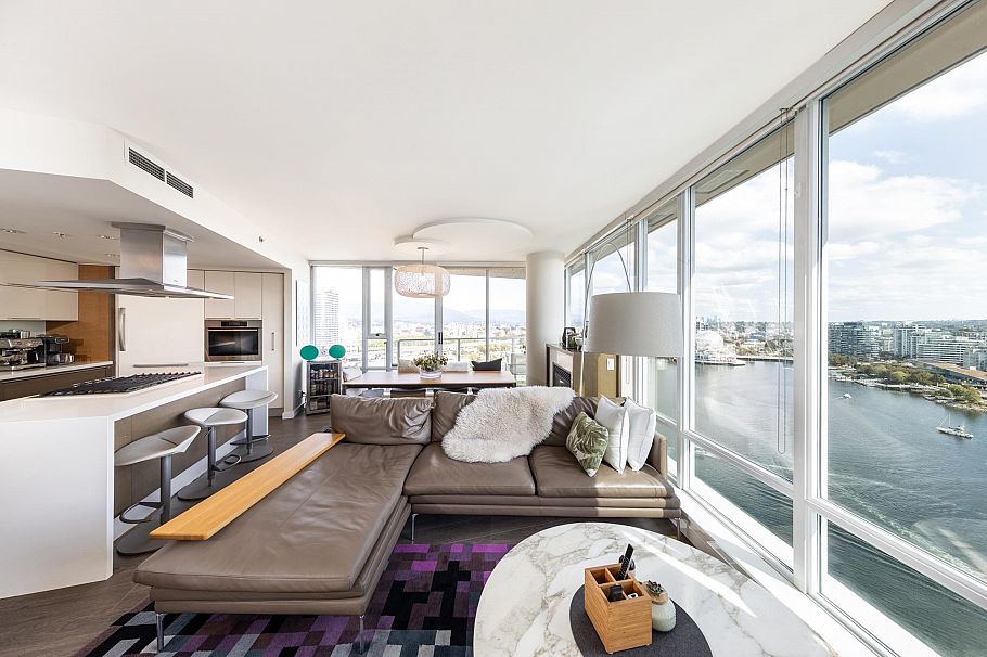 2501 8 Smithe Mews Vancouver, BC - 5