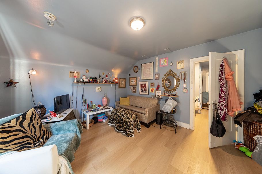 3719 W 3rd Avenue Vancouver, BC - 23