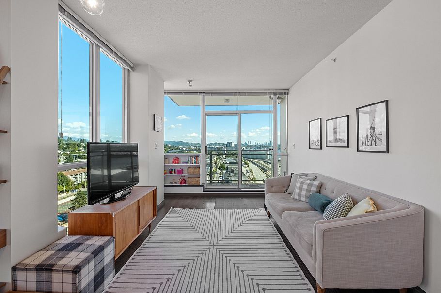 2001 188 E Esplanade North Vancouver, BC - 2