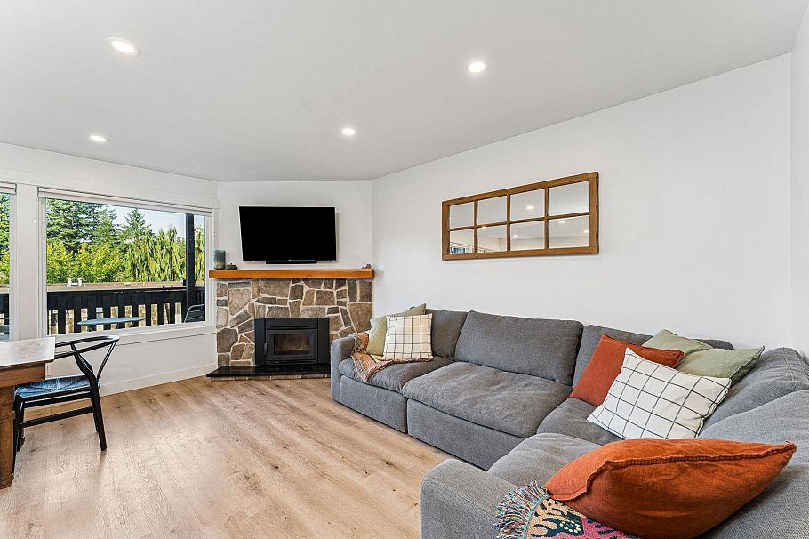 1053 Old Lillooet Road North Vancouver, BC - 13