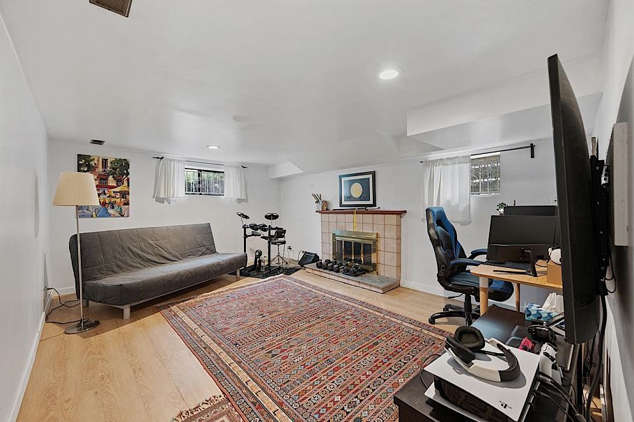 2520 E 8th Avenue Vancouver, BC - 16