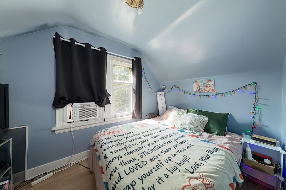 3719 W 3rd Avenue Vancouver, BC - 25