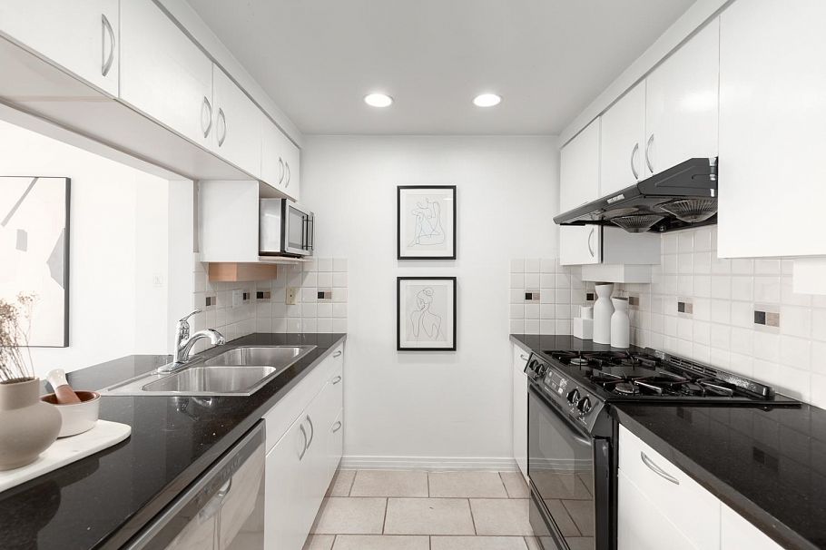 1907 1199 Marinaside Crescent Vancouver, BC - 12